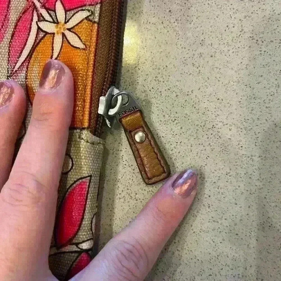 Fossil purse clutch iPad case - Picture 4 of 8